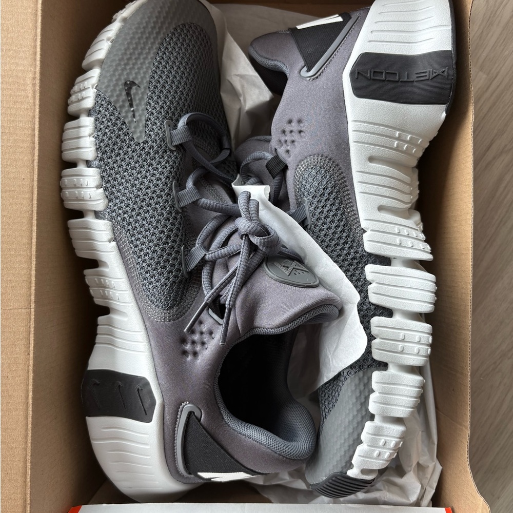 Nike Gray Athletic Shoes with Breathable Mesh and Flexible Sole
